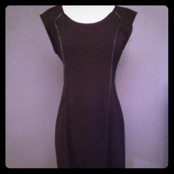 Black sleeveless dress