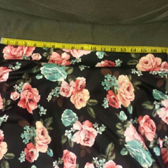 Plus Size Black Floral Midi A-line Skirt - Picture 4 of 4