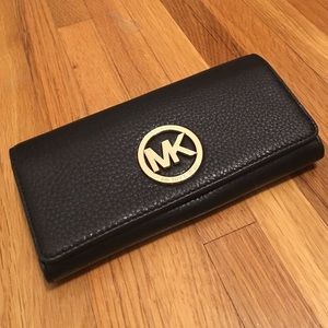 Michael Kors FULTON LEATHER CARRYALL WALLET