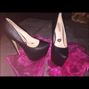 Black 8 in stillettos