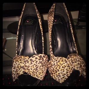 Size 6 leopard heels