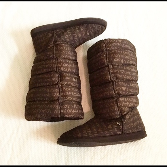 Comfy Brown Roxy Fuzzy Boots