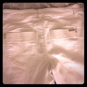Chicos- So Slimming White Jeans w: Rhinestones!