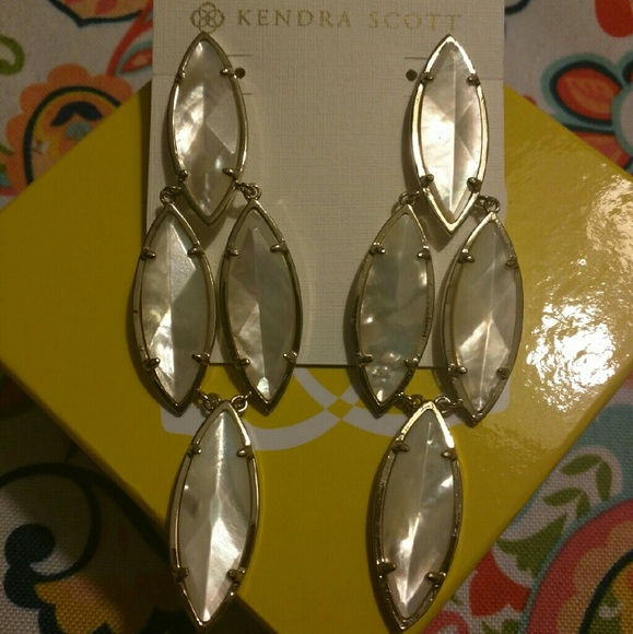 **RARE** HTF Kendra Scott Arminta Earrings - Picture 3 of 4