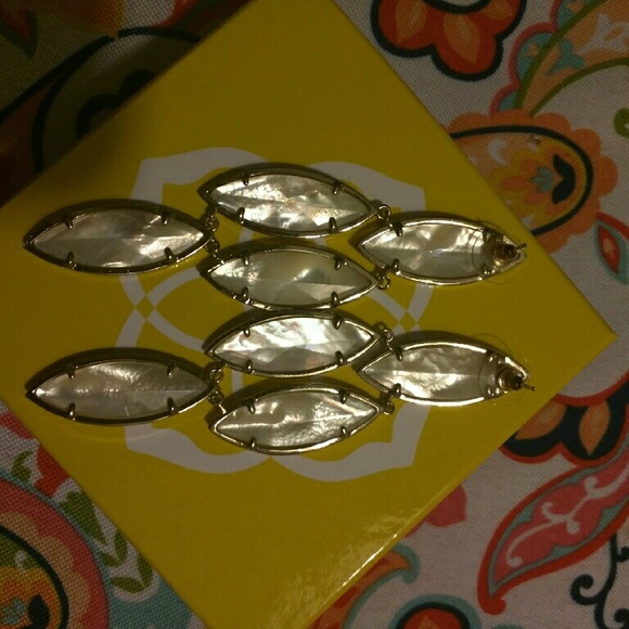 **RARE** HTF Kendra Scott Arminta Earrings - Picture 4 of 4