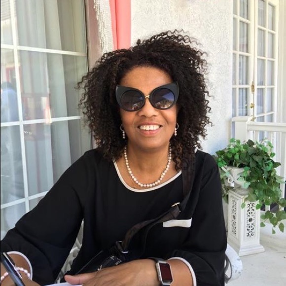 Meet your Posher, Denise - Picture 1 of 1