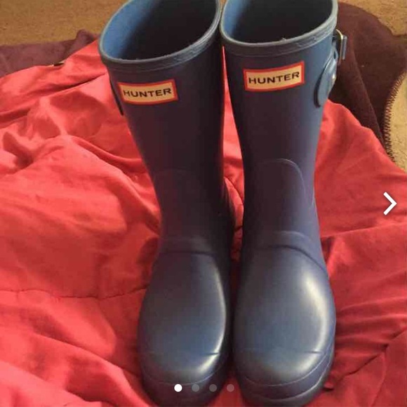 SOLD!!!!!!!!!!HUNTER RAIN BOOTS 4sell:)