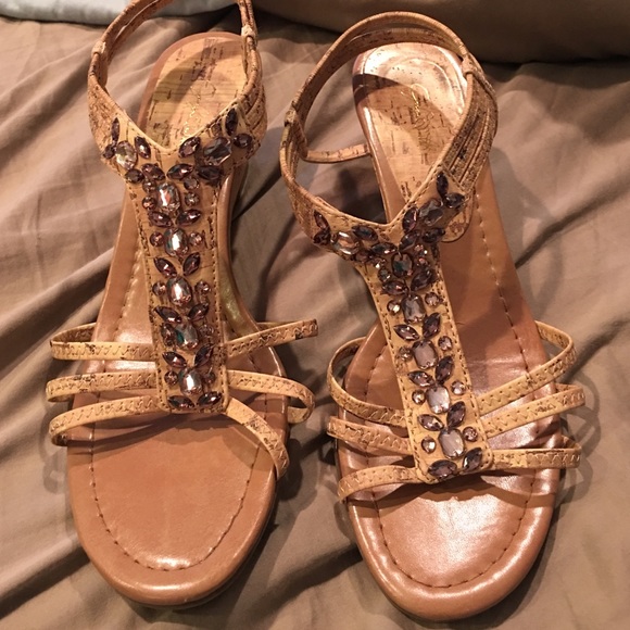 Wedge shoes