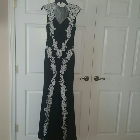 Stunning evening dress - Picture 2 of 3