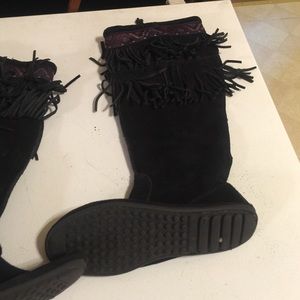 Black and purple frayed Minnetonka