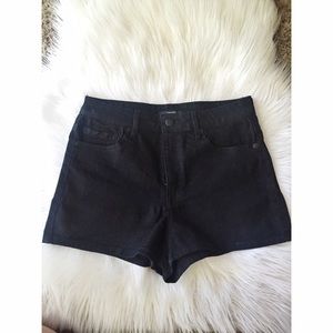 NWOT Mid rise black shorts