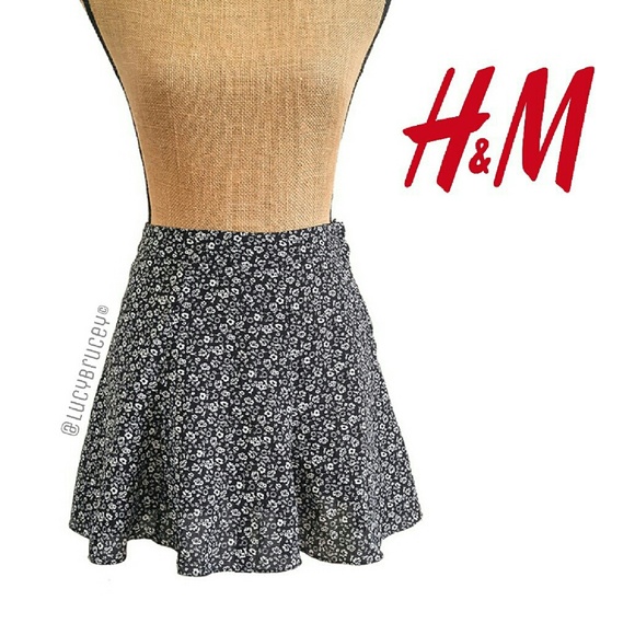 H&M Dresses & Skirts - 🆑H&M Floral Skater Skirt