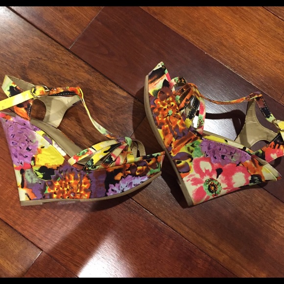 Floral wedge