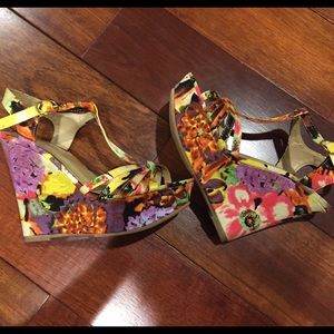 Floral wedge
