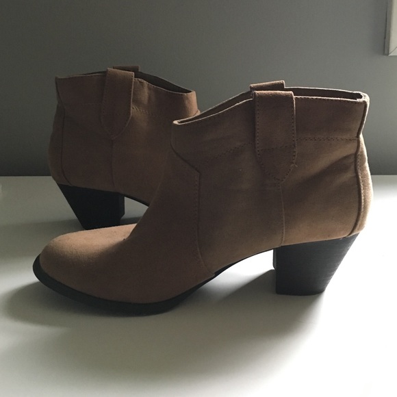 Super cute ankle booties!!!