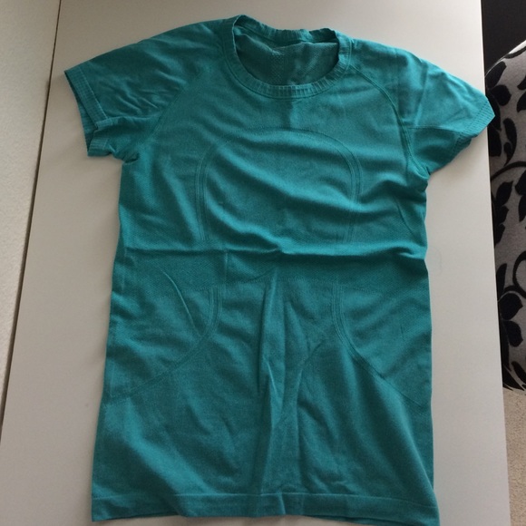 Green Lululemon swiftly tee.
