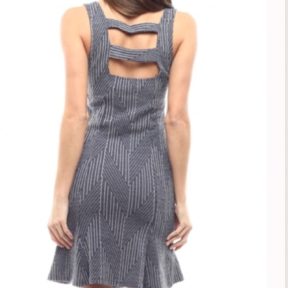 PM Editor Pick! ⭐️ Huge Sale!! Navy Cutout dress - Picture 2 of 8