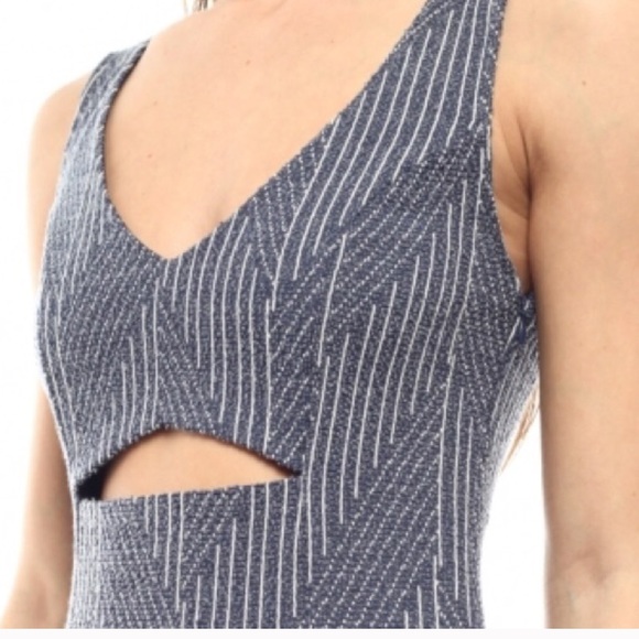 PM Editor Pick! ⭐️ Huge Sale!! Navy Cutout dress - Picture 3 of 8