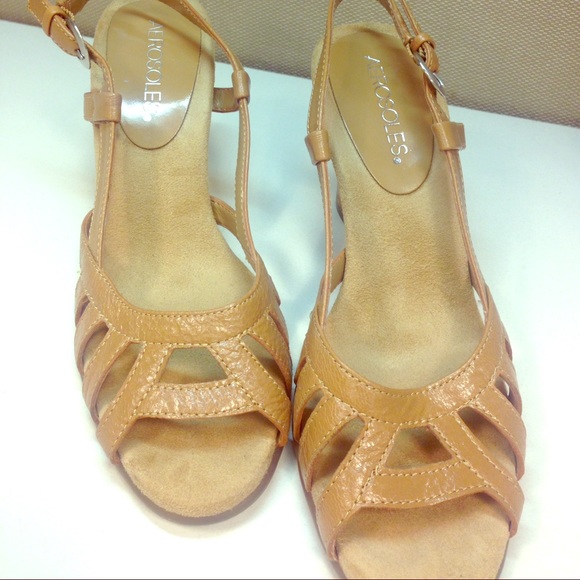 Aerosoles 6.5 Leather upper sandals.