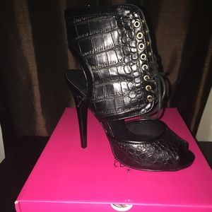 Black heels brand new