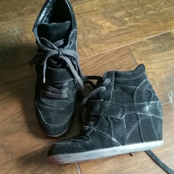 Ash bowie wedge tennis shoes.