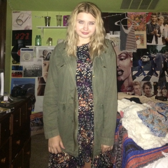 LOW PRICE LIMITED TIME! AE anorak armygreen jacket