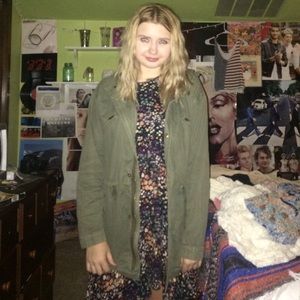 LOW PRICE LIMITED TIME! AE anorak armygreen jacket