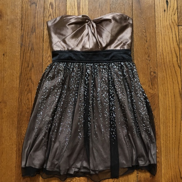 Light brown, strapless dress