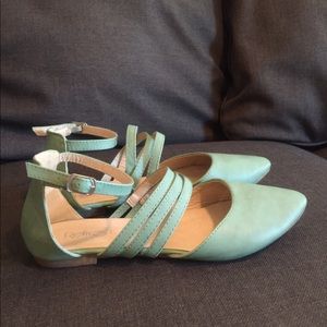 Flats - gently used - great for work or play!