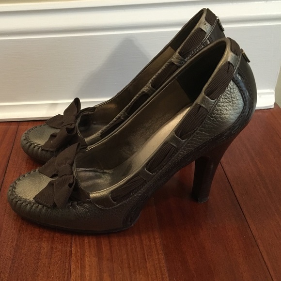 Metallic Army Green BCBG Pump - Picture 2 of 4