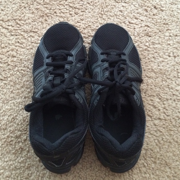 Nike sneakers 5.5