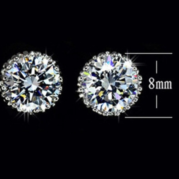 SOLD OUT 🎉🎉🎉 18k White Gold Plated Ear Stud - Picture 2 of 4