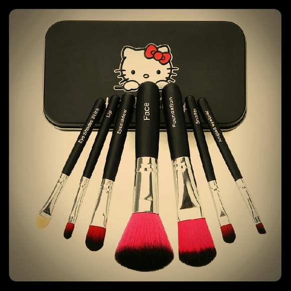 Hello kitty make up brushes