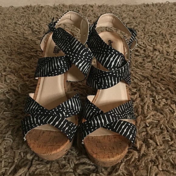 Black and white wedges, cork bottoms - Picture 1 of 4