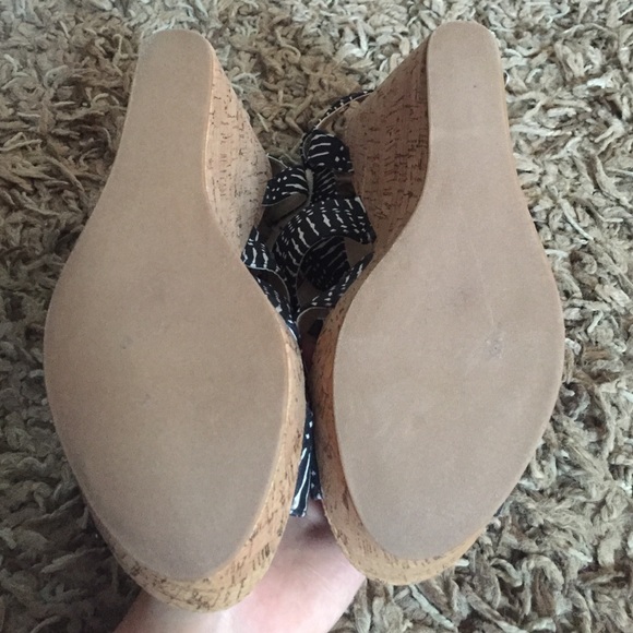 Black and white wedges, cork bottoms - Picture 3 of 4