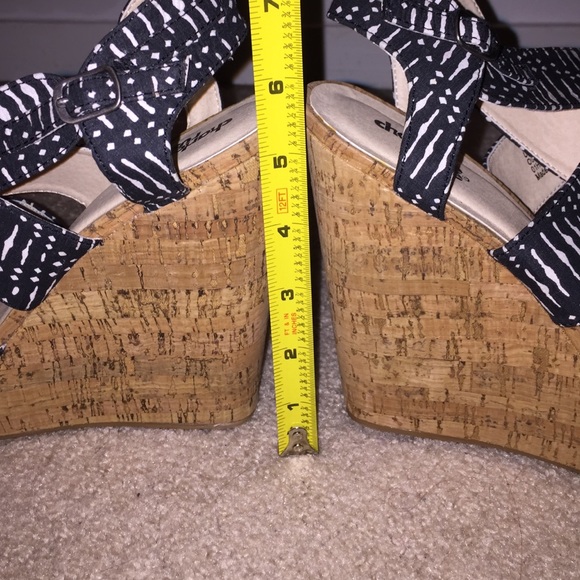 Black and white wedges, cork bottoms - Picture 4 of 4