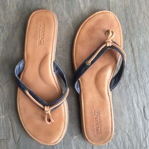 Navy blue Sperry Top-Sider flip flops