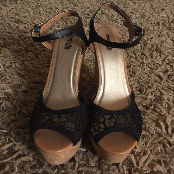 Black lace wedges with cork bottoms - Picture 1 of 4