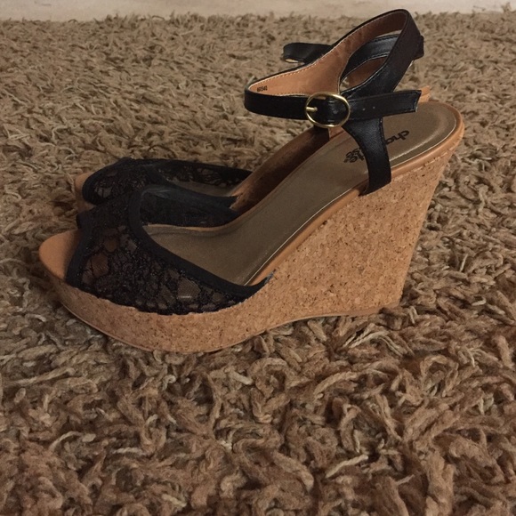 Black lace wedges with cork bottoms - Picture 2 of 4