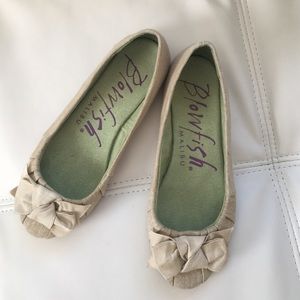 Blowfish cream flats