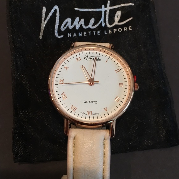 NWT 🎁 NanetteLepore Classic Rose Gold Watch