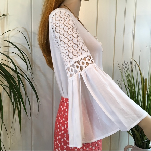 SPLIT SLEEVE FLORAL CROCHET DETAILED TOP - Picture 3 of 8