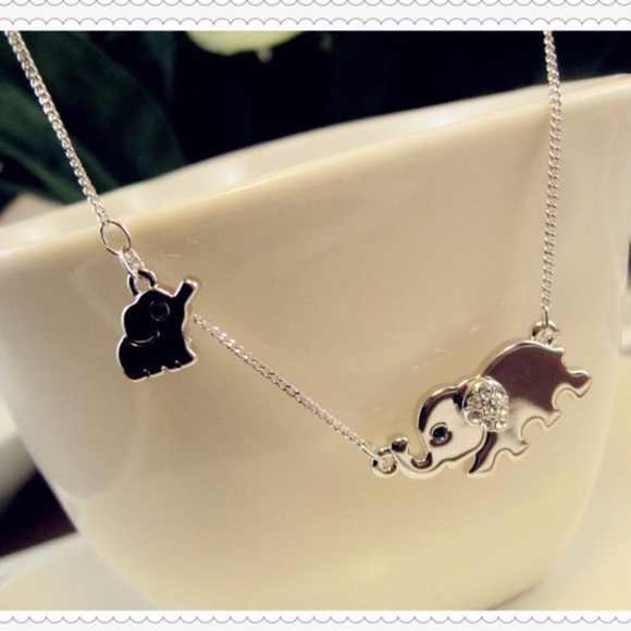 Silver Plated Elephant Necklace(Nwt)🎉SALE 🎉 - Picture 2 of 4