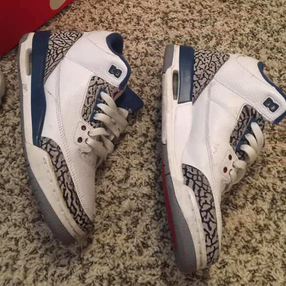 Jordan 3s - Picture 2 of 3