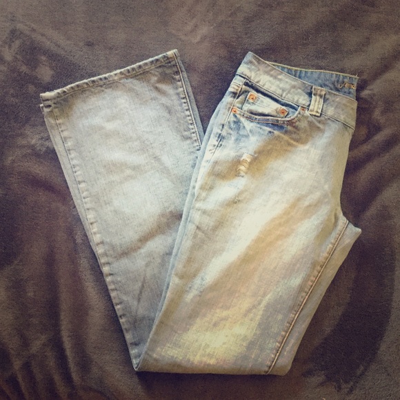 AE light wash distressed jeans