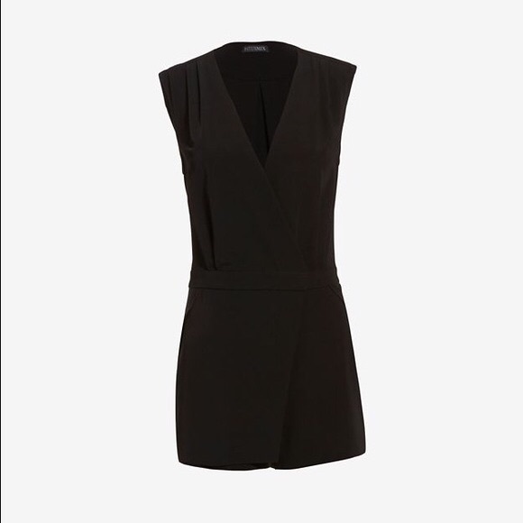 Decker mila romper NWOT