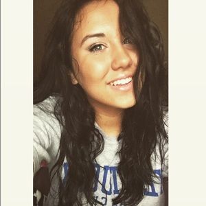 Meet your Posher, Clhoe