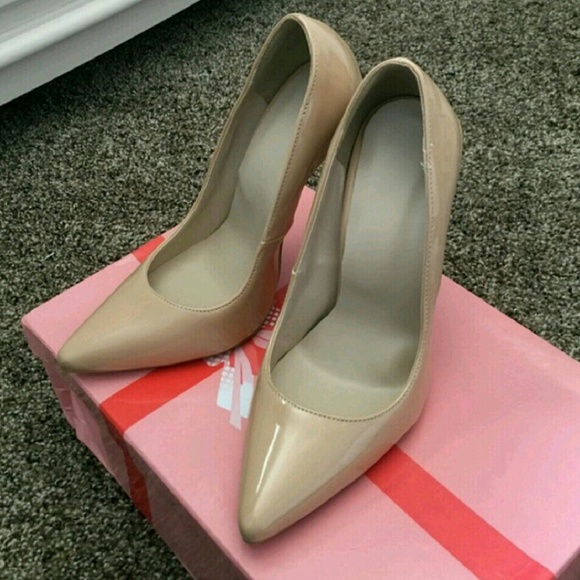 Red sole nude heels