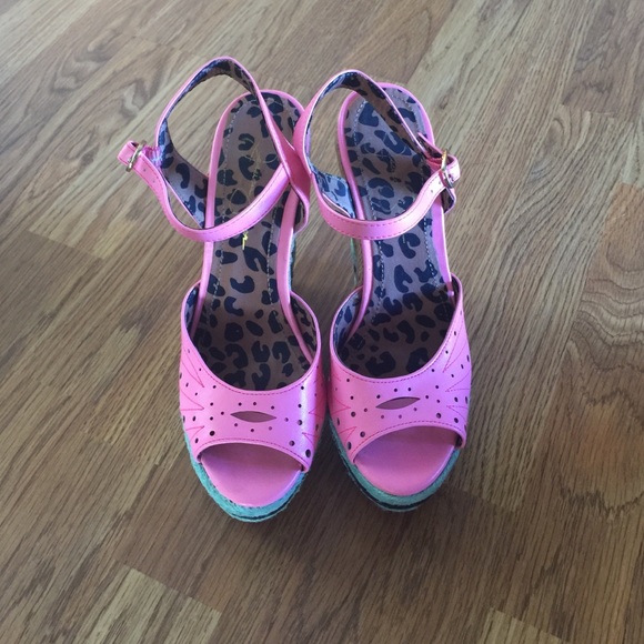 Jessica Simpson pink wedges - Picture 2 of 3