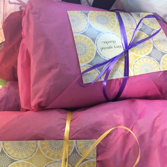 Elizabeth's shipment - Picture 2 of 2